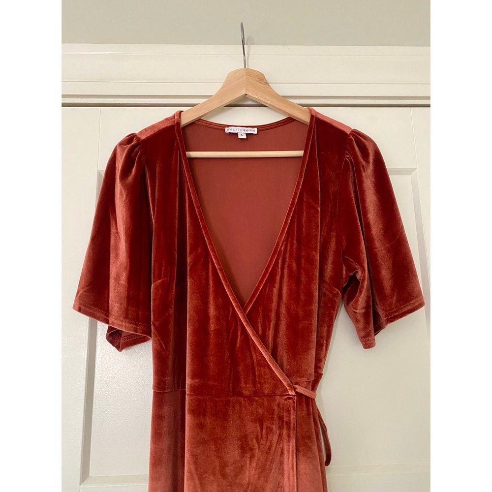 Baltic Born Rust Velvet Dress Katelyn Maxi Wrap Dress | Cinnamon
L - Picture 2 of 4